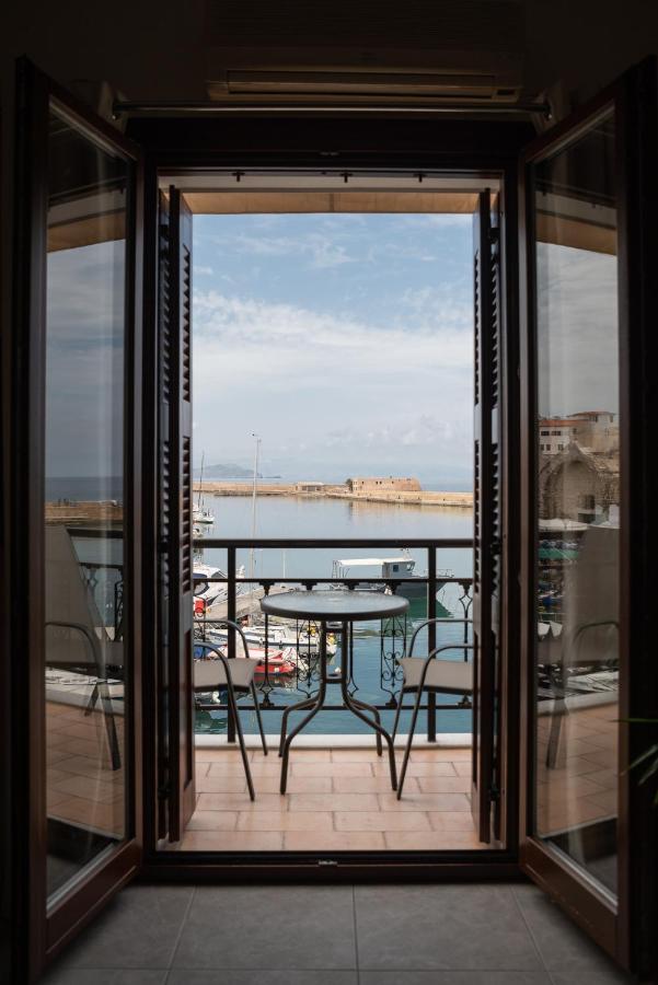 Destino Overlooking The Venetian Port Of Chania Lägenhet