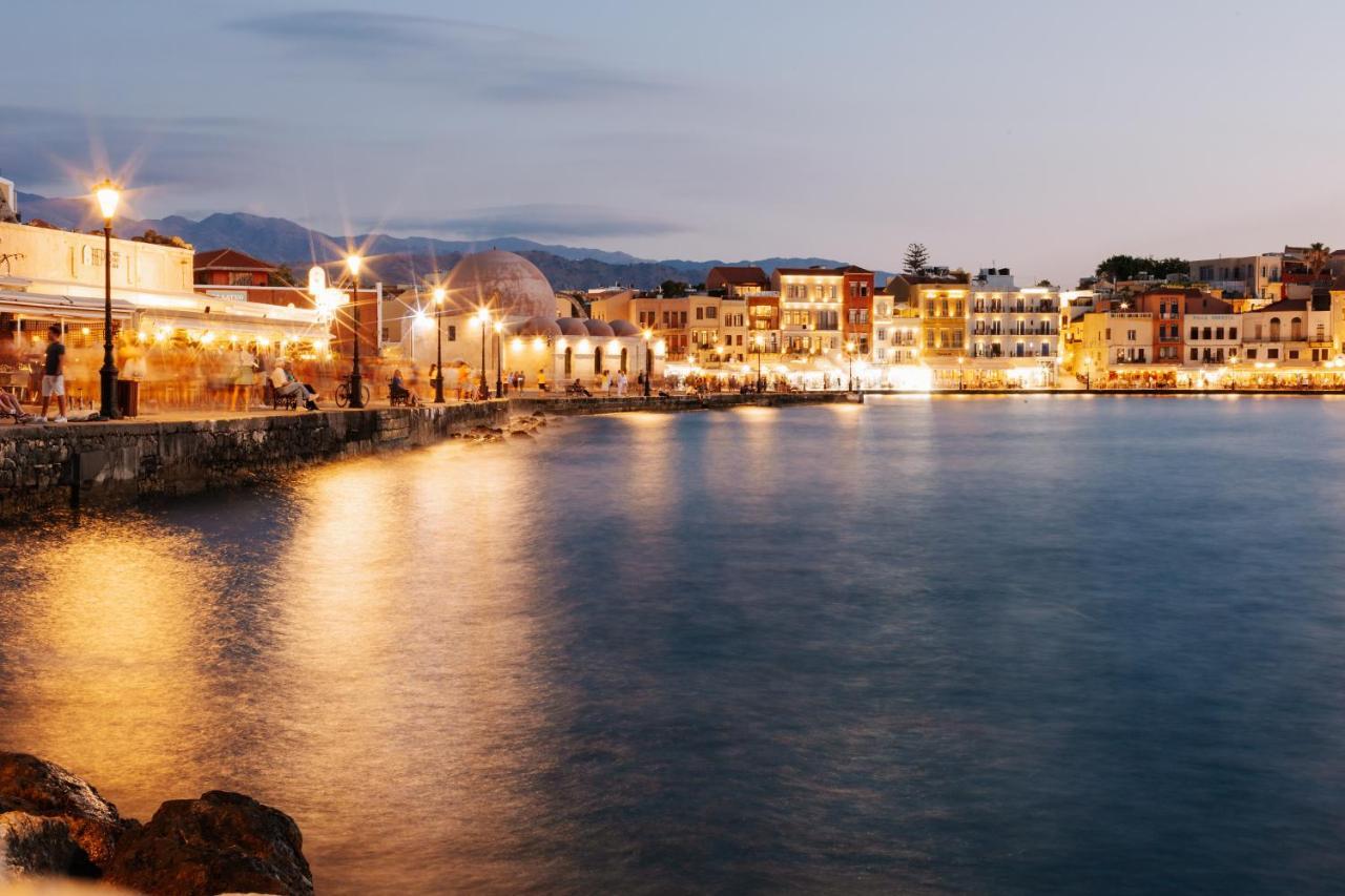 Destino Overlooking The Venetian Port Of Chania Lägenhet